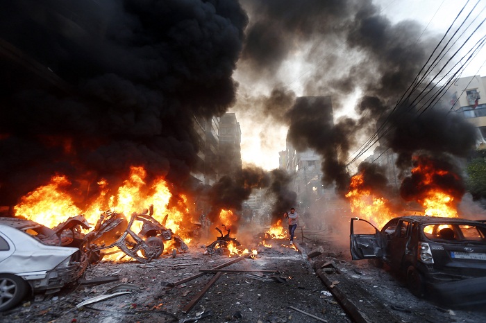 Suicide car bomber detonates in front of Somali military base